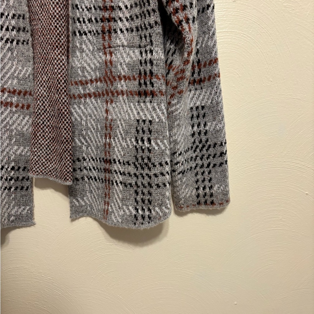 Elegant Plaid Blazer in Gray and Black - Picture 7 of 8